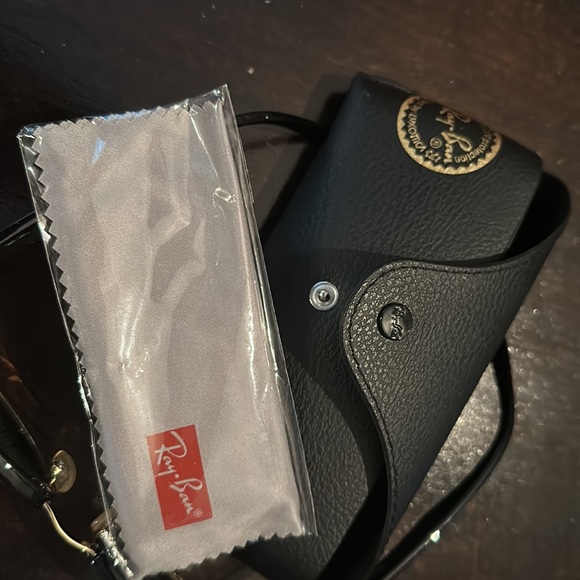 Ray Ban Sun Glasses - Picture 2 of 6